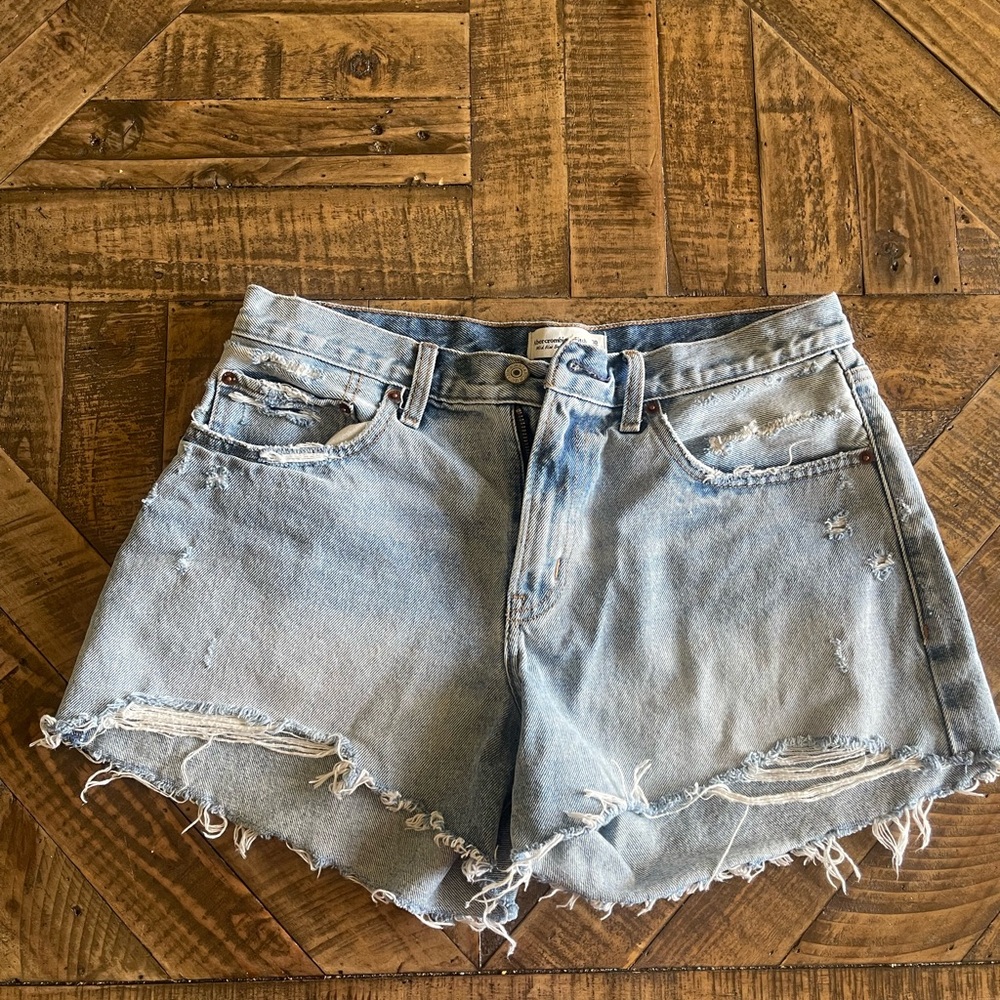 Abercrombie & Fitch Curve Love Mid Rise Boyfriend Short